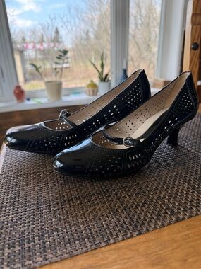Neutralizer - Women’s Black Patent Mary Jane Heels